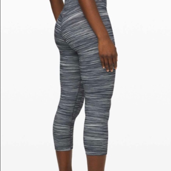 Lululemon Align crop 21’ cross waist - Picture 5 of 8